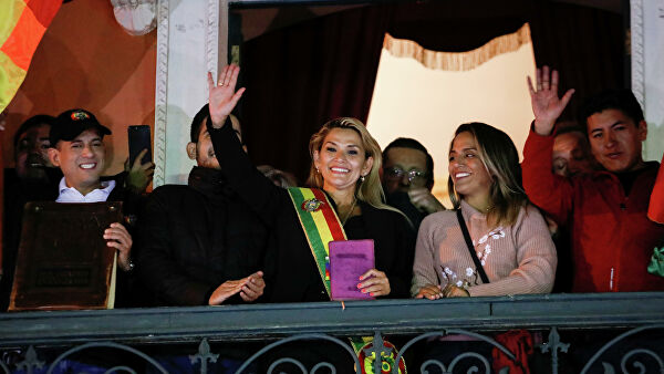 Новые власти Боливии впервые за 11 лет назначили посла в США
