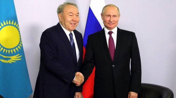 Путин обсудил с Назарбаевым подготовку к заседанию ВЕЭС в Петербурге