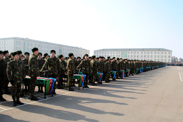 Вооруженные Силы Азербайджана отмечают День Государственного флага