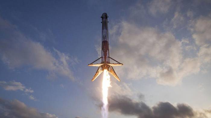 Во Флориде стартовала ракета-носитель Falcon 9 с 60 спутниками Starlink