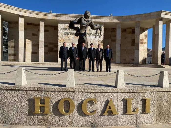 Глава Азербайджанской общины Нагорного Карабаха посетил памятники Ходжалы в Анкаре - ФОТО