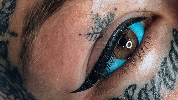 Австралийка потеряла зрение из-за татуировки на глазах
