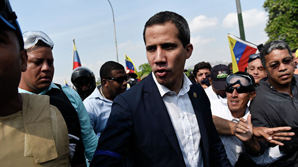 В Бразилии сторонники Гуаидо покинули посольство Венесуэлы
