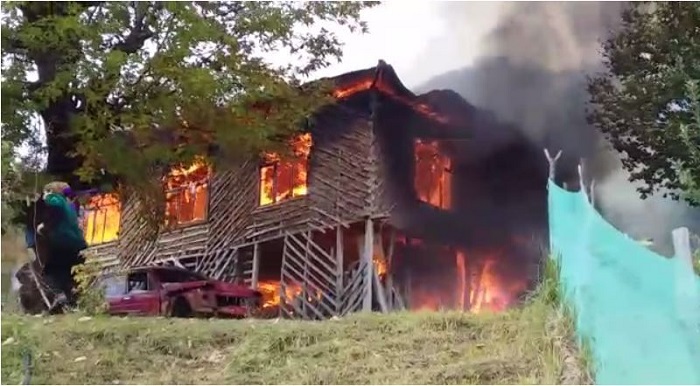 В Астаре полностью сгорел жилой дом