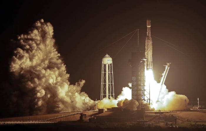 SpaceX запустила ракету-носитель Falcon 9 