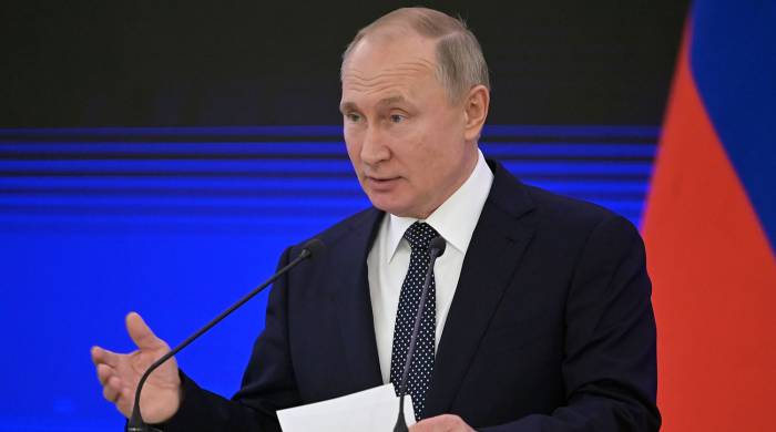 Путин включил 19 регионов РФ в эксперимент по налогу на самозанятых