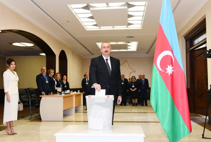 Ильхам Алиев и Мехрибан Алиева проголосовали на муниципальных выборах в Азербайджане - ФОТО-ОБНОВЛЕНО