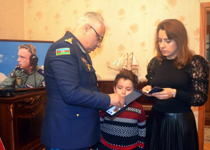 Медаль "За отвагу" вручена семье военного летчика Рашада Атакишиева - ФОТО