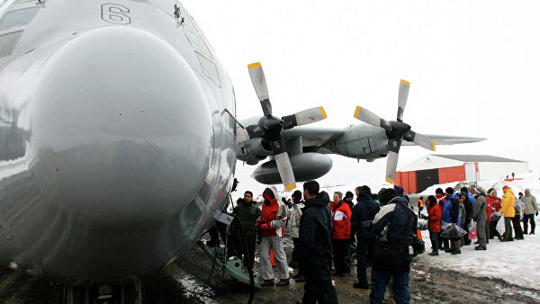 Чилийский самолет с 38 людьми разбился по пути в Антарктику
