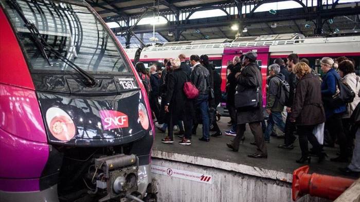 Забастовки нанесли железнодорожникам Франции ущерб в €400 млн

