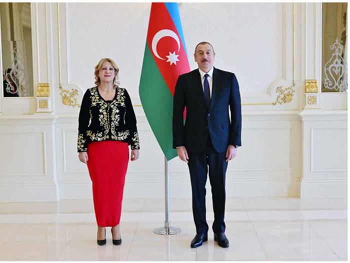 Ильхам Алиев принял верительные грамоты нового посла Алжира 