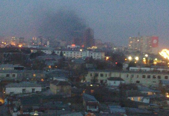В Баку горит "рынок 3-го микрорайона"

