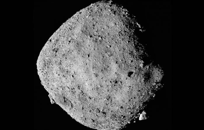 Зонд NASA проследил за выбросами пыли с поверхности астероида Бенну
