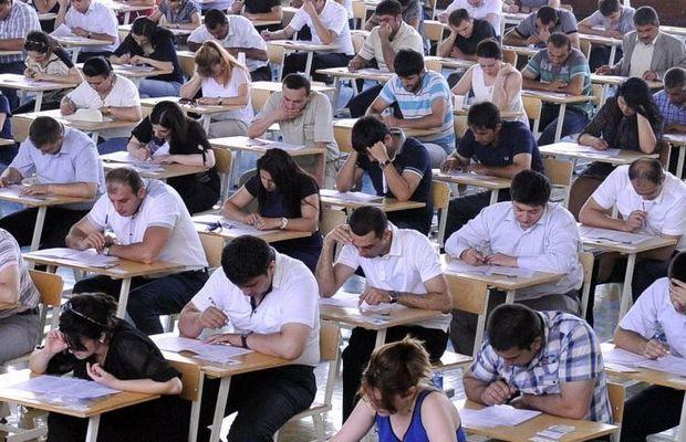 В Азербайджане более 800 человек успешно сдали экзамен по приему на госслужбу
