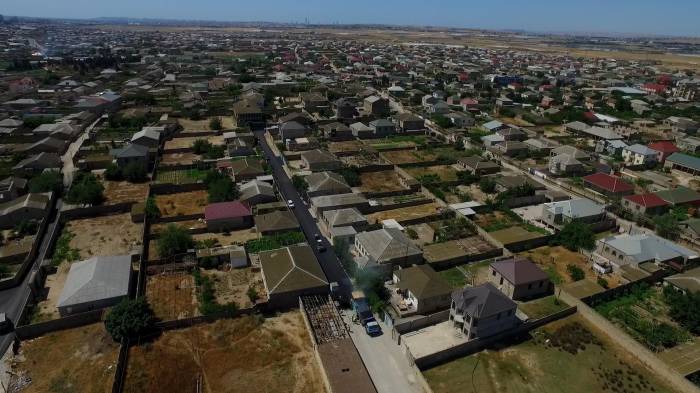 В 17 окрестных поселках Баку ремонтируются дороги - ФОТО
