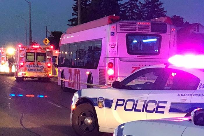 СМИ: неизвестный открыл стрельбу в Торонто