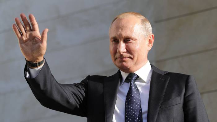 Владимир Путин поздравил Михаила Гусмана с юбилеем
