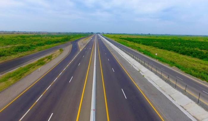 В Азербайджане реконструировано более тысячи километров дорог
