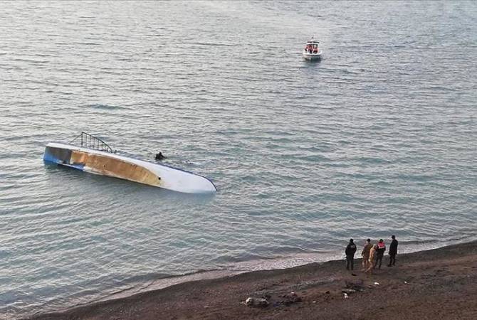 На озере Ван в Турции затонула лодка с мигрантами
