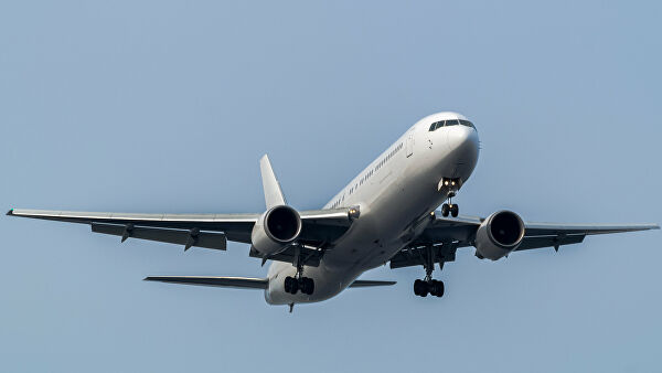 Boeing 767 вынужденно сел в Японии из-за возгорания двигателя
