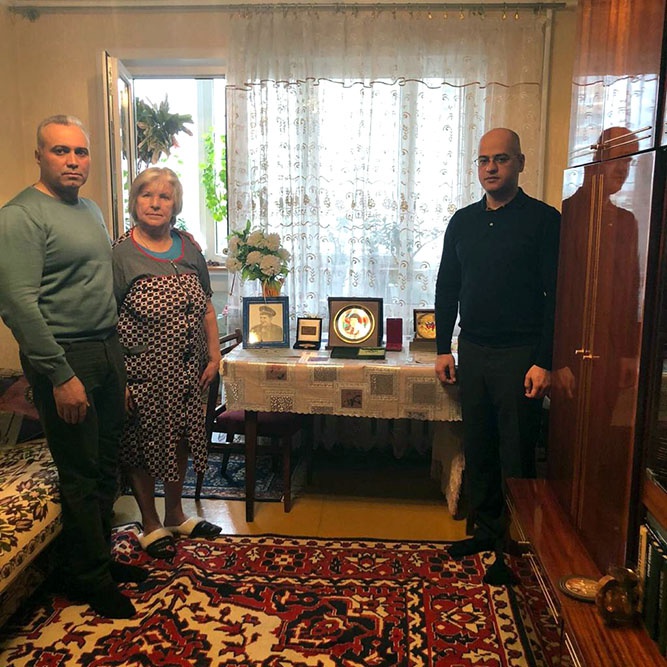 Сотрудники аппарата военного атташе Азербайджана в Беларуси навестили мать Нацгероя Азербайджана - ФОТО