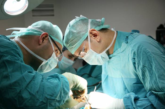 Хирурги в Азербайджане провели уникальную операцию - ВИДЕО