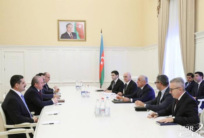 Али Асадов встретился с председателем Великого нацсобрания Турции
