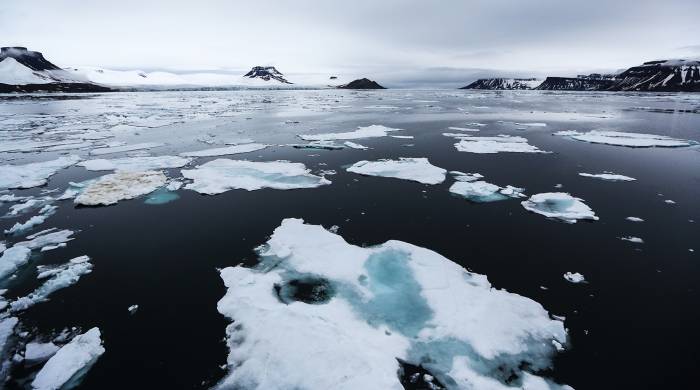 Спасены застрявшие на оторвавшейся льдине в Охотском море рыбаки