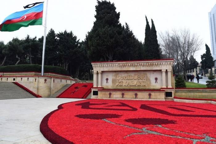В Аллее шехидов в Баку проводятся подготовительные работы в связи с годовщиной трагедии 20 Января