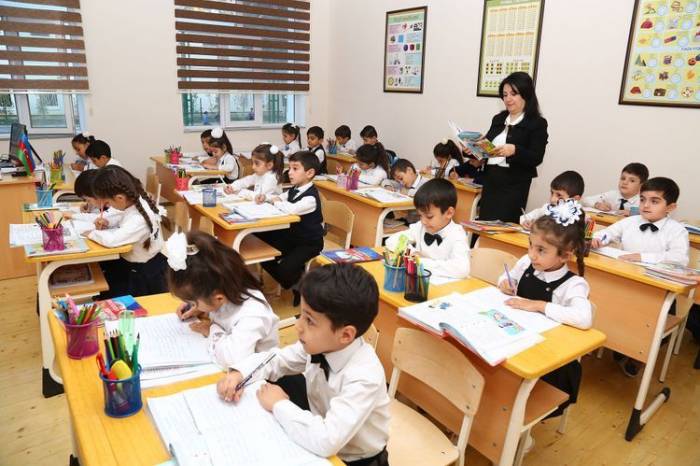 В Азербайджане приостанавливаются переводы учащихся
