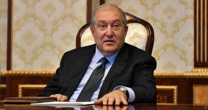 Президент-призрак - новый типаж политики Армении
