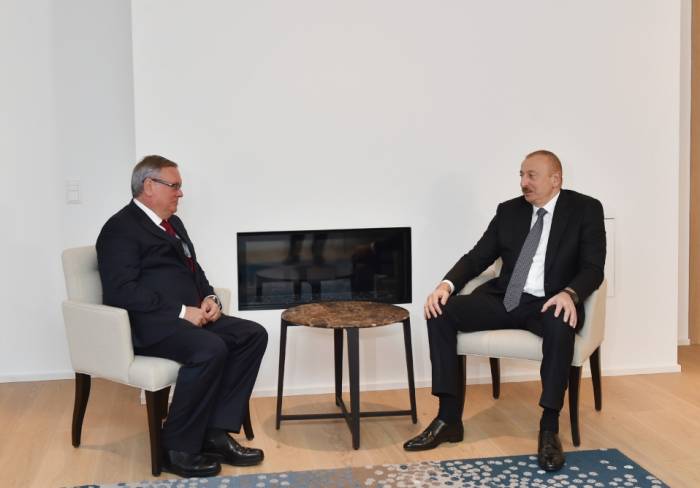 Ильхам Алиев принял председателя правления Банка ВТБ Андреем Костиным