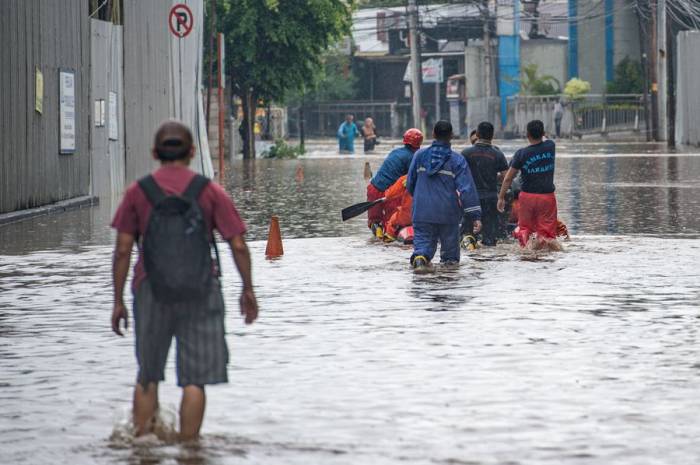 В Индонезии девять человек погибли в результате наводнений
