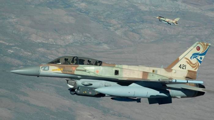 СМИ: ВВС Израиля нанесли удар по авиабазе режима Асада в Сирии
