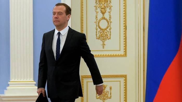 Названа зарплата Медведева на новом посту