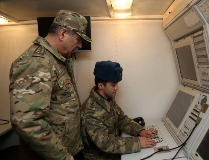Министр обороны Азербайджана проверил боеготовность подразделений ПВО