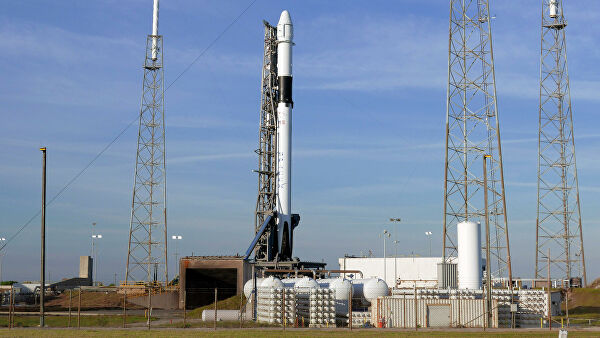 SpaceX планирует в пятницу вывести на орбиту 60 интернет-спутников
