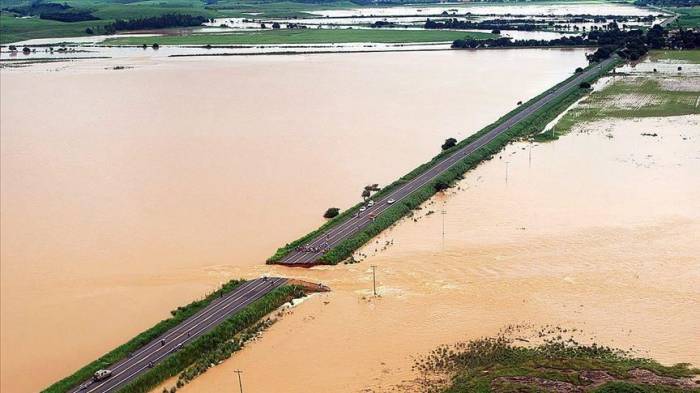 Наводнения и сход оползней в Бразилии, 54 погибших
