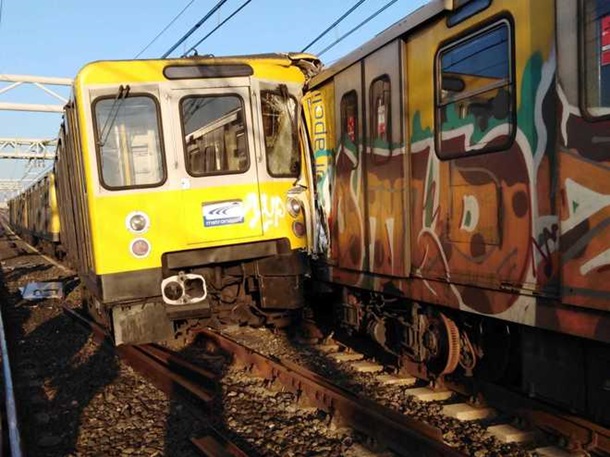В Неаполе столкнулись поезда метро
