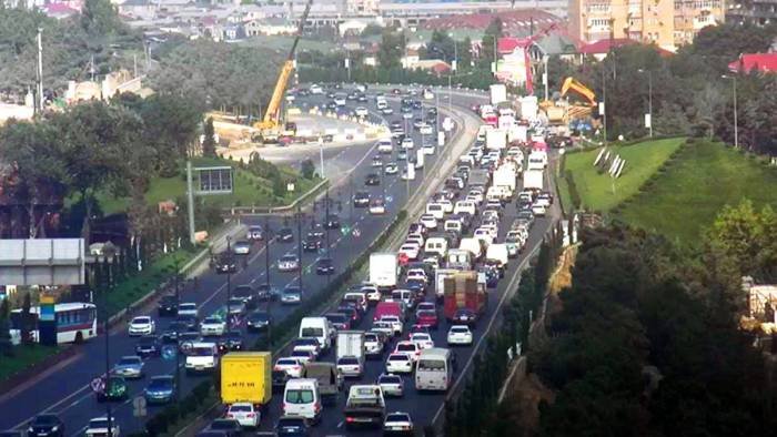 Работа по расширению автомагистрали Баку-Сумгайыт завершится к концу мая

