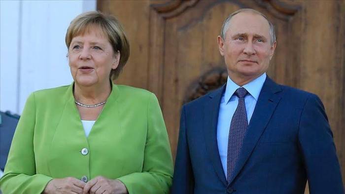 Путин и Меркель обсудили ситуацию в Ливии и Сирии
