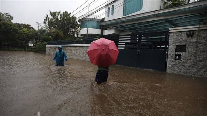От наводнений в Индонезии пострадало свыше 7 тысяч человек
