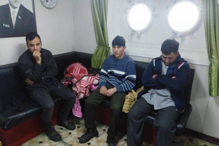 Азербайджанские моряки спасли трех мигрантов с тонущей лодки в Ионическом море