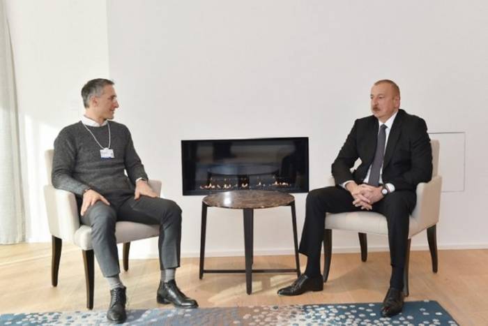 Ильхам Алиев встретился с директором компании Signify - ФОТО