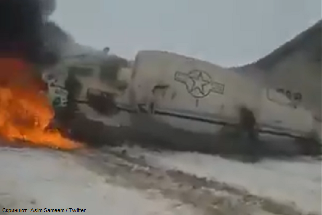 Посадка горящего самолета в США попала на видео - ВИДЕО 
