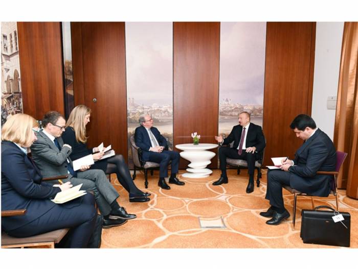 Ильхам Алиев встретился в Мюнхене с исполнительным директором Всемирного банка 