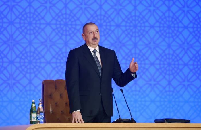 Ильхам Алиев: "У нас 8-часовой рабочий день. Никто не должен работать больше этого"