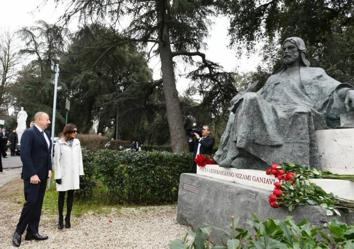 Ильхам Алиев посетил в Риме памятник гениальному азербайджанскому поэту и мыслителю Низами Гянджеви - ОБНОВЛЕНО-ФОТО