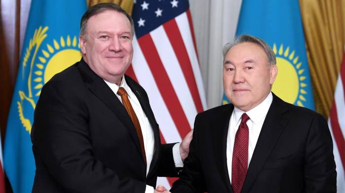 Помпео передал Назарбаеву приветствие от Трампа