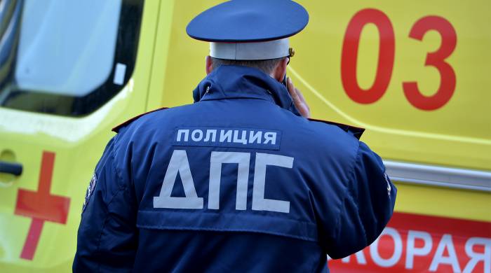 В Москве  в результате столкновения автомобиля с деревом погибли два человека